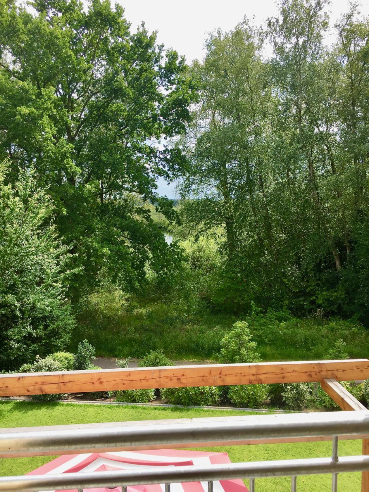 Moorblick! Grosse Dachwohnung Mit Kamin Und Sauna Leck Bagian luar foto